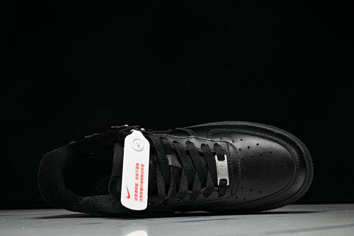 IR8637-001 AIR FORCE 1 LOW 07 BLACK/OFF-NOIR/METALLIC SILVER/BLACK