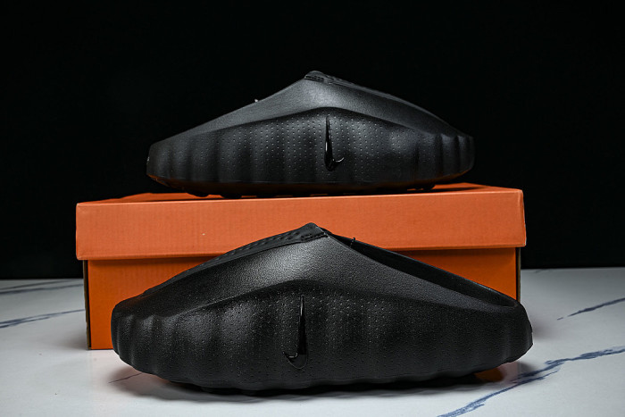 HQ4307-005 MIND 001 MEN'S AND WOMEN'S PRE COMPETITION TRAINING SLIPPERS BLACK/INKINESS