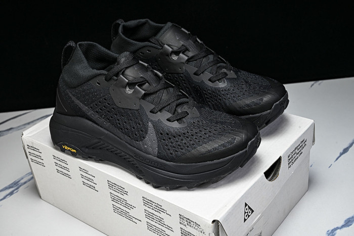 HV8113-002 ZOOMX ACG ZEGAMA BLACK/ANTHRACITE