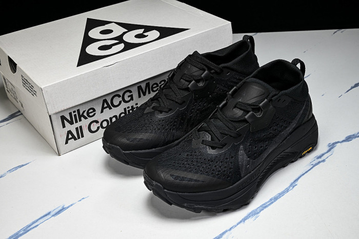 HV8113-002 ZOOMX ACG ZEGAMA BLACK/ANTHRACITE