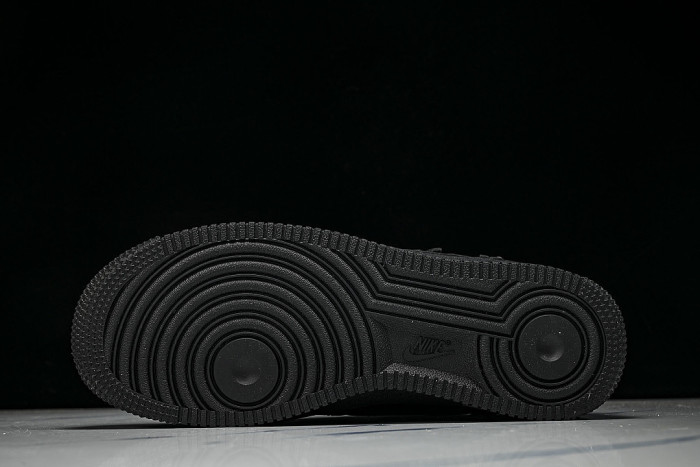 IR8637-001 AIR FORCE 1 LOW 07 BLACK/OFF-NOIR/METALLIC SILVER/BLACK