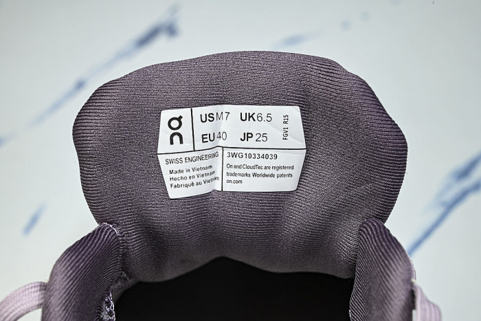 3WG10334039 ON RUNNING CLOUDHORIZON 2 FADE/HERON