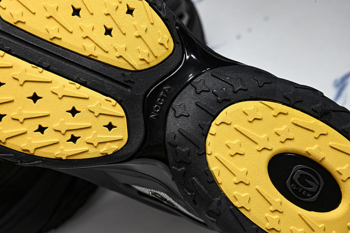 DZ7293-001 HOT STEP 2 BLACK/GUNMETAL/UNIVERSITY GOLD