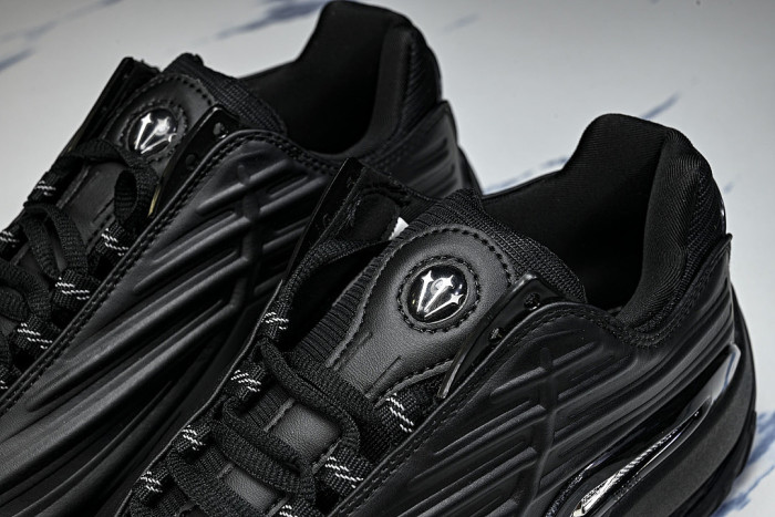 DZ7293-001 HOT STEP 2 BLACK/GUNMETAL/UNIVERSITY GOLD