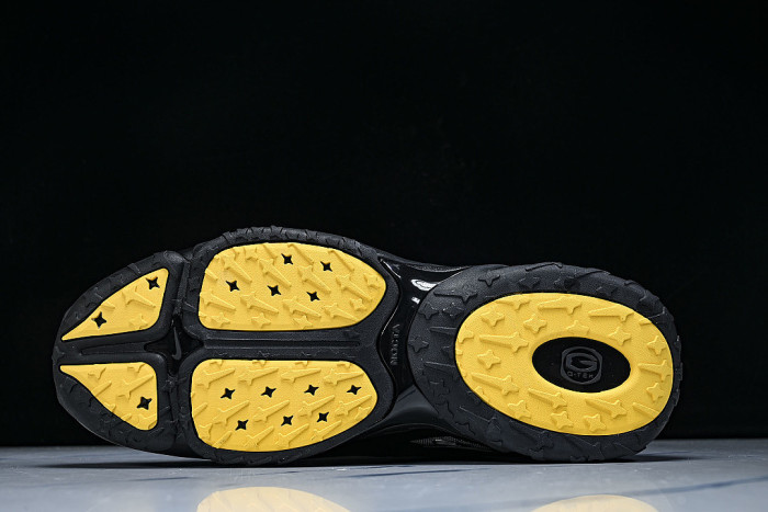 DZ7293-001 HOT STEP 2 BLACK/GUNMETAL/UNIVERSITY GOLD