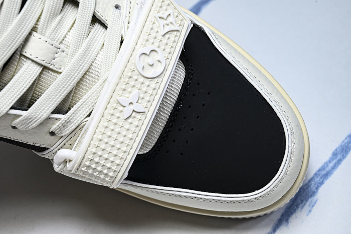 LEATHER SPORTS SHOES WHITE/BLACK/WHITE