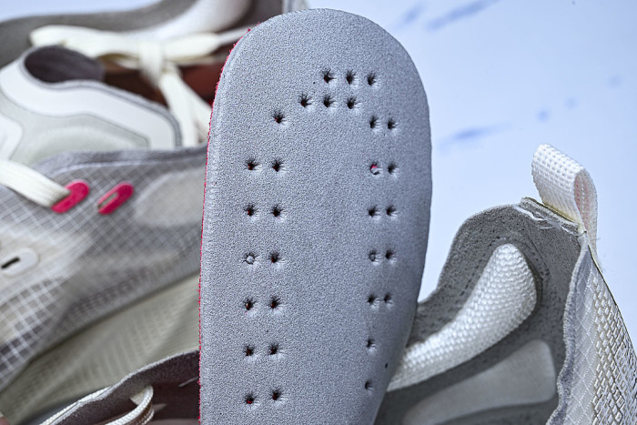 HM9697-013 AVA X BREATHABLE AND SUPPORTIVE RUNNING SHOES GREY/WHITE/PINK
