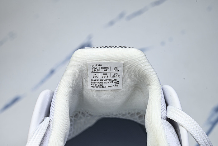 1041A370-100 COURT FF 3 WHITE/BLACK/WHITE