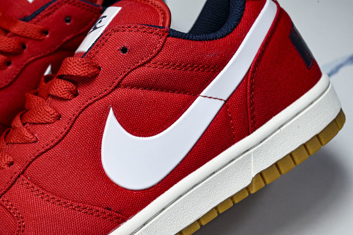 854166-600 BIG LUX LOW UNNIVERSITY RED/MIDNIGHT NAVY/GUM LIGHT BROWN/SAIL