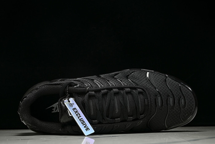 604133-050 AIR MAX PLUS BLACK/BLACK-BLACK