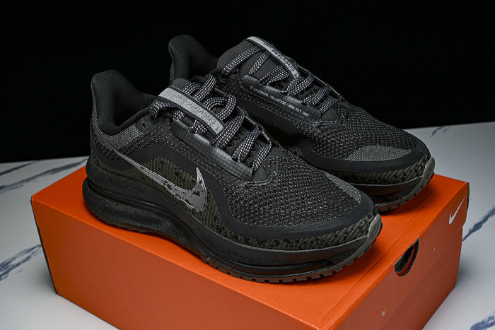 IM6000-264 AIR ZOOM PEGASUS PREMIUM SP LIGHT LODEN/DARK CHARCOAL/PEWTER/METALLIC MEDIUM ASH