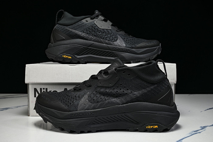HV8113-002 ZOOMX ACG ZEGAMA BLACK/ANTHRACITE