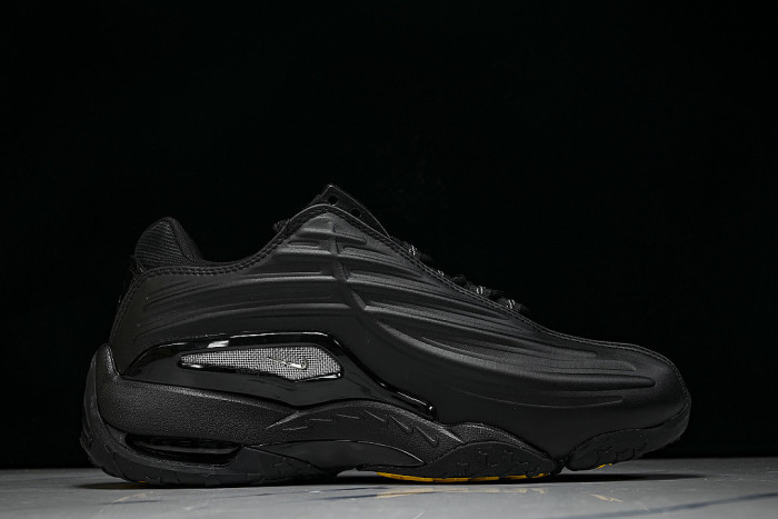 DZ7293-001 HOT STEP 2 BLACK/GUNMETAL/UNIVERSITY GOLD