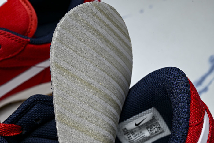 854166-600 BIG LUX LOW UNNIVERSITY RED/MIDNIGHT NAVY/GUM LIGHT BROWN/SAIL