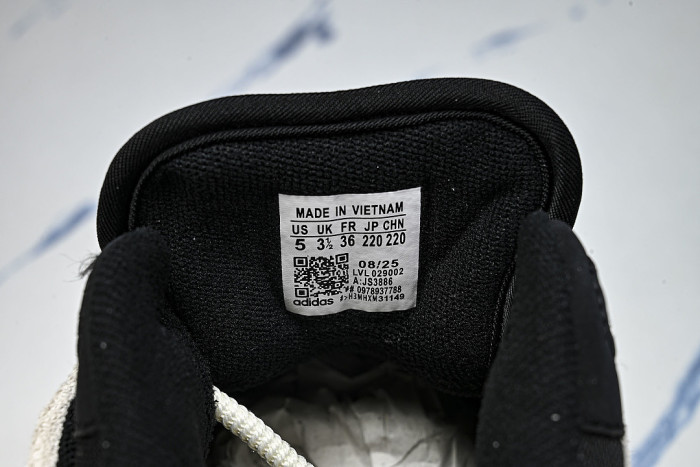 JS3886 BADBO 1.0 OFF WHITE/CORE BLACK/GUM