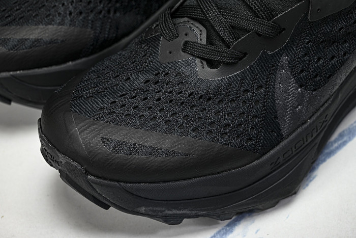 HV8113-002 ZOOMX ACG ZEGAMA BLACK/ANTHRACITE