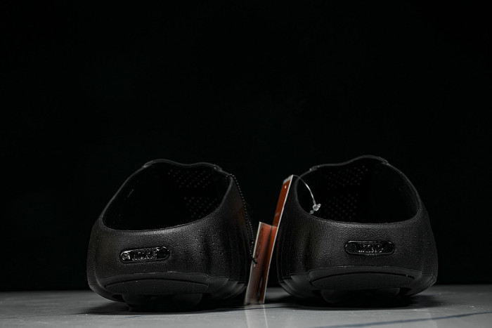 HQ4307-005 MIND 001 MEN'S AND WOMEN'S PRE COMPETITION TRAINING SLIPPERS BLACK/INKINESS