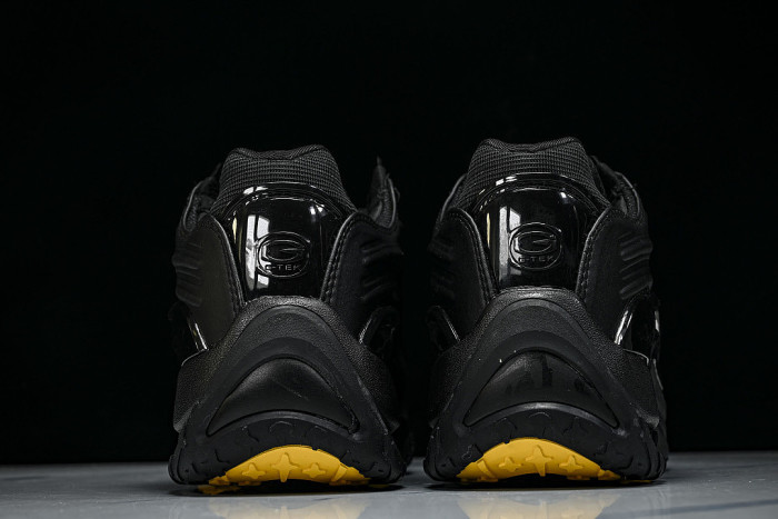 DZ7293-001 HOT STEP 2 BLACK/GUNMETAL/UNIVERSITY GOLD