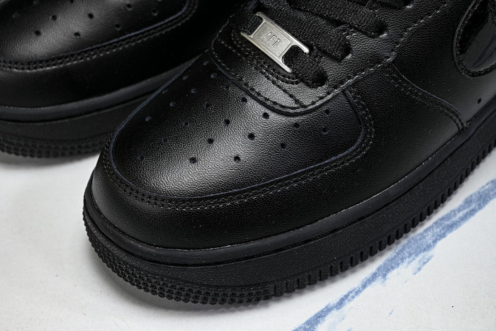 IR8637-001 AIR FORCE 1 LOW 07 BLACK/OFF-NOIR/METALLIC SILVER/BLACK