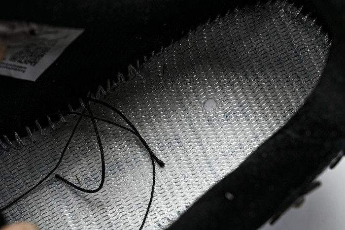 IR8637-001 AIR FORCE 1 LOW 07 BLACK/OFF-NOIR/METALLIC SILVER/BLACK