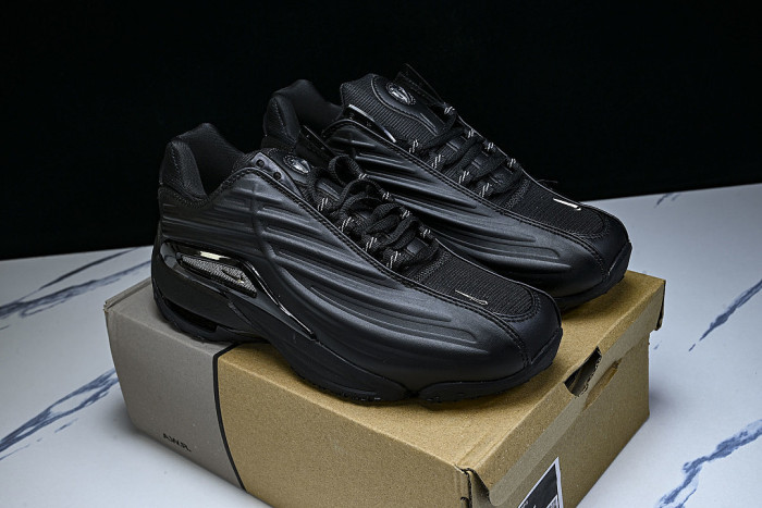 DZ7293-001 HOT STEP 2 BLACK/GUNMETAL/UNIVERSITY GOLD