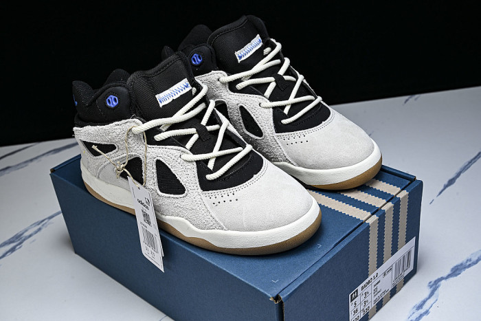 JS3886 BADBO 1.0 OFF WHITE/CORE BLACK/GUM