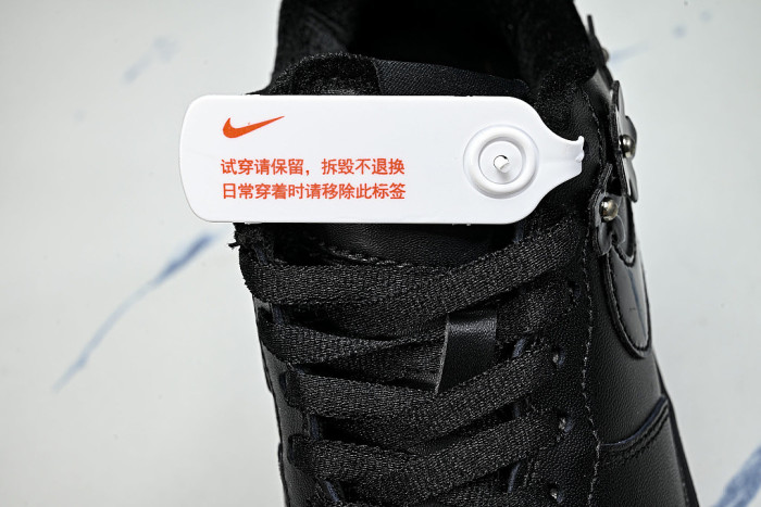 IR8637-001 AIR FORCE 1 LOW 07 BLACK/OFF-NOIR/METALLIC SILVER/BLACK