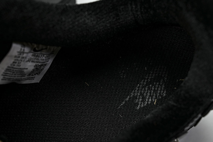 IR8637-001 AIR FORCE 1 LOW 07 BLACK/OFF-NOIR/METALLIC SILVER/BLACK