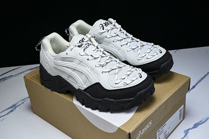 1203A746-021 GEL-TRUCK OUTDOOR SPORTS HIKING SHOES WHITE/BLACK