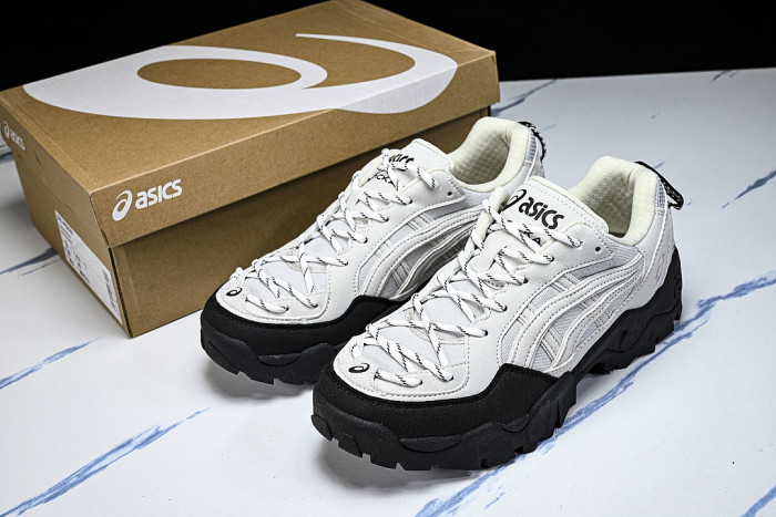 1203A746-021 GEL-TRUCK OUTDOOR SPORTS HIKING SHOES WHITE/BLACK