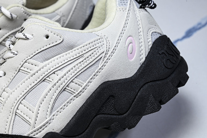 1203A746-021 GEL-TRUCK OUTDOOR SPORTS HIKING SHOES WHITE/BLACK