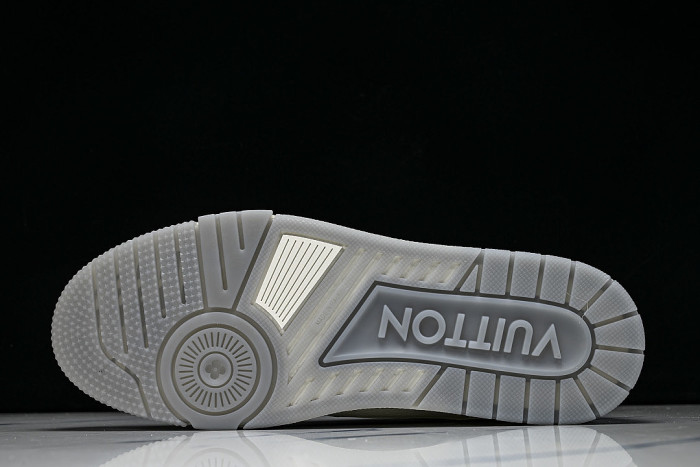THE NEW CALFSKIN SPORTS SHOES EXUDE A SENSE OF FASHION AND SOPHISTICATION WHITE/PURE WHITE