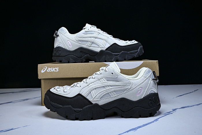 1203A746-021 GEL-TRUCK OUTDOOR SPORTS HIKING SHOES WHITE/BLACK