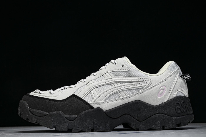 1203A746-021 GEL-TRUCK OUTDOOR SPORTS HIKING SHOES WHITE/BLACK