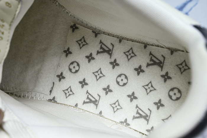 THE NEW CALFSKIN SPORTS SHOES EXUDE A SENSE OF FASHION AND SOPHISTICATION WHITE/PURE WHITE