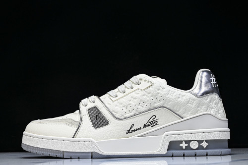 THE NEW CALFSKIN SPORTS SHOES EXUDE A SENSE OF FASHION AND SOPHISTICATION WHITE/PURE WHITE