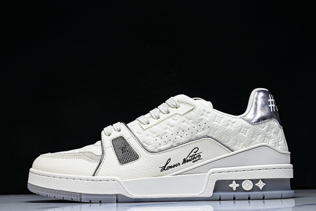 THE NEW CALFSKIN SPORTS SHOES EXUDE A SENSE OF FASHION AND SOPHISTICATION WHITE/PURE WHITE
