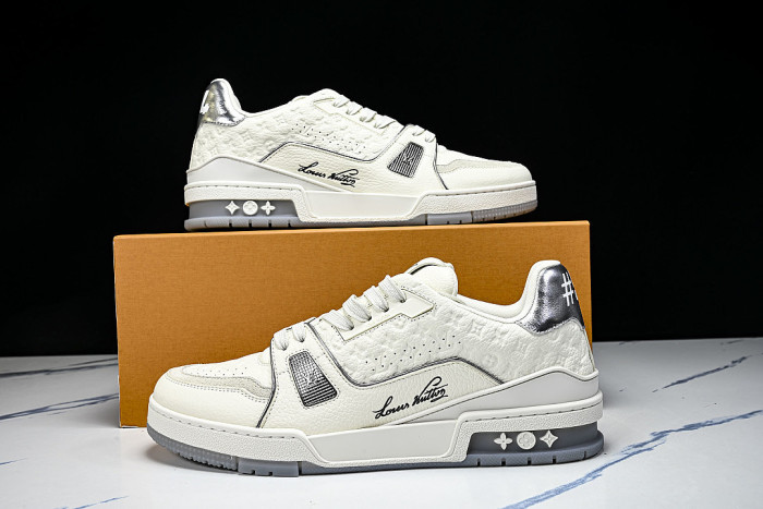 THE NEW CALFSKIN SPORTS SHOES EXUDE A SENSE OF FASHION AND SOPHISTICATION WHITE/PURE WHITE