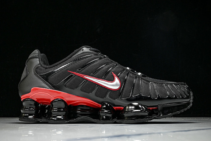 CN0151-003 SHOX TL BLACK/UNIVERSITY RED/METALLIC SILVER