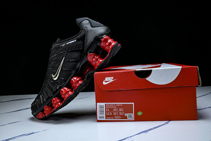 CI0987- 001 SHOX TL BLACK/METALLIC SILVER-UNIVERSITY RED