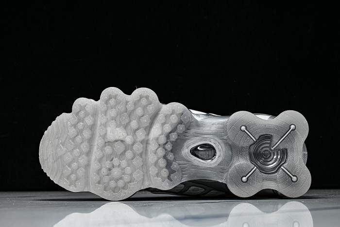 AR3566 -003 SHOX TL PURE PLATINUM/METALLIC SILVER
