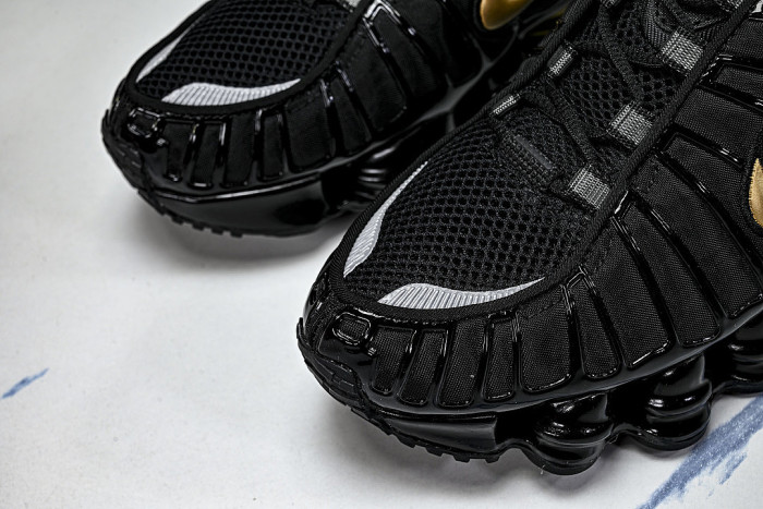 BV1388- 001 SHOX TL BLACK/METALLIC GOLD-METALLIC SILVER
