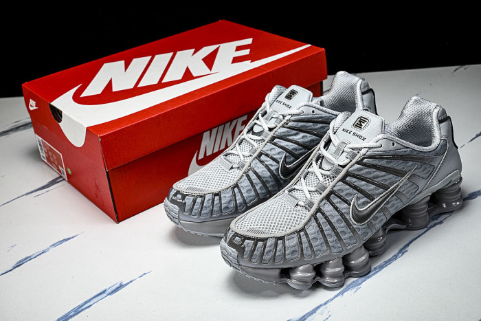 AV3595-015 SHOX TL WOLF GREY/IRON GREY