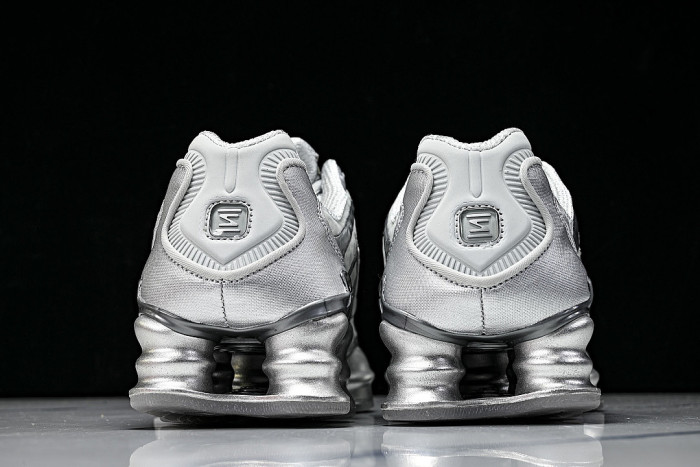 AR3566 -003 SHOX TL PURE PLATINUM/METALLIC SILVER