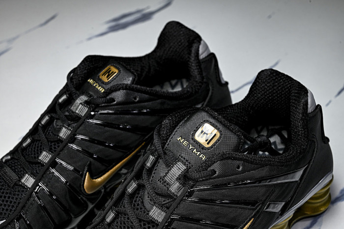 BV1388- 001 SHOX TL BLACK/METALLIC GOLD-METALLIC SILVER