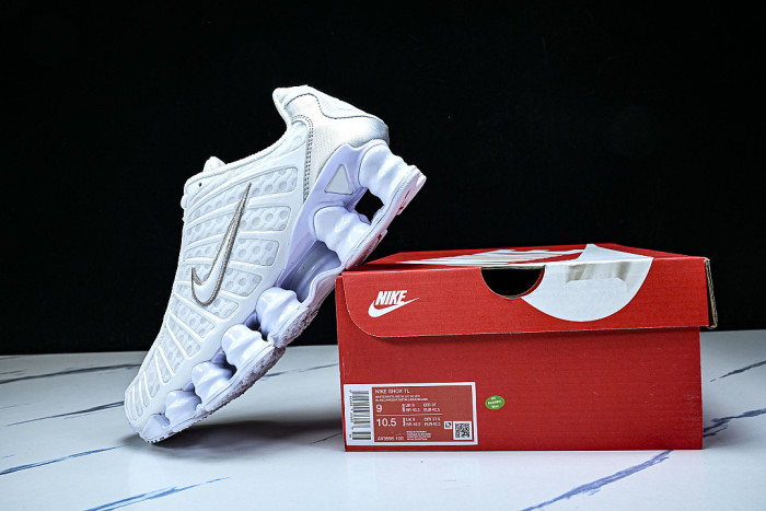 AV3595-100 SHOX TL WHITE/METALLIC SILVER-MAX ORANGE-WHITE