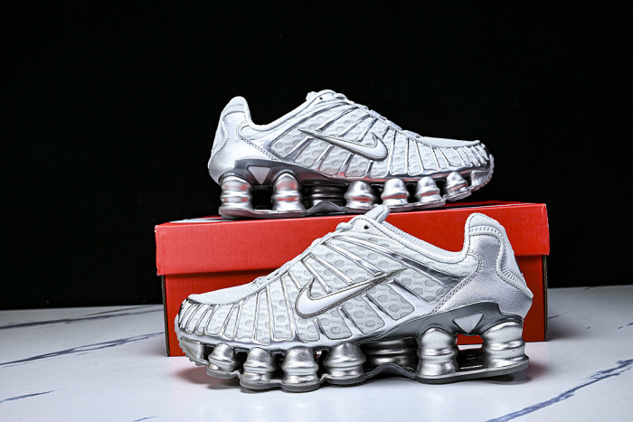 AR3566 -003 SHOX TL PURE PLATINUM/METALLIC SILVER