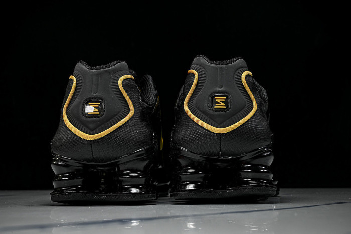 AV3595 -013 SHOX TL BLACK/UNIVERSITY GOLD