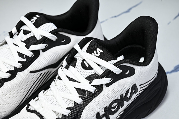 1176572 WHTB ONE CLIFTON 11 LIGHTWEIGHT AND BREATHABLE MESH RUNNING SHOES WHITE/BLACK