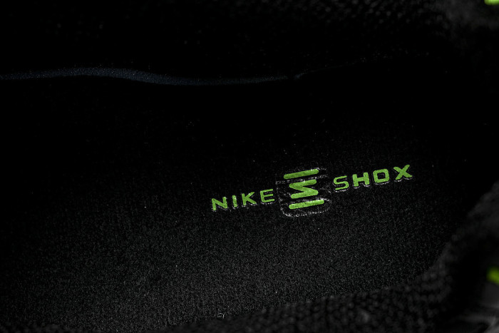 AV3595-012 SHOX TL BLACK/BLACK/GREEN STRIKE